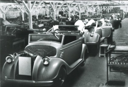 This undated handout picture, made by Japan's auto giant Toyota Motor 27 August 2007, shows an assemble line of the company's Kariya Plant in Aichi prefecture, the first automotive production plant set up Toyota in 1936, one year before of the official foundation of the company. Toyota will celebrate its 70th anniversary 28 August 2007 